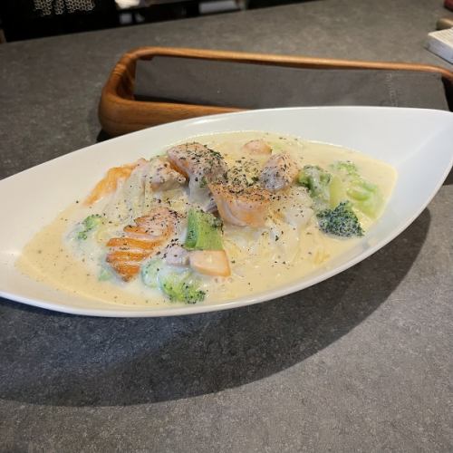 サーモンのクリームソース