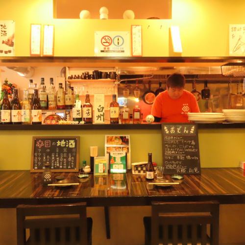 落ち着いた店内は、大人の隠れ家的空間◎
