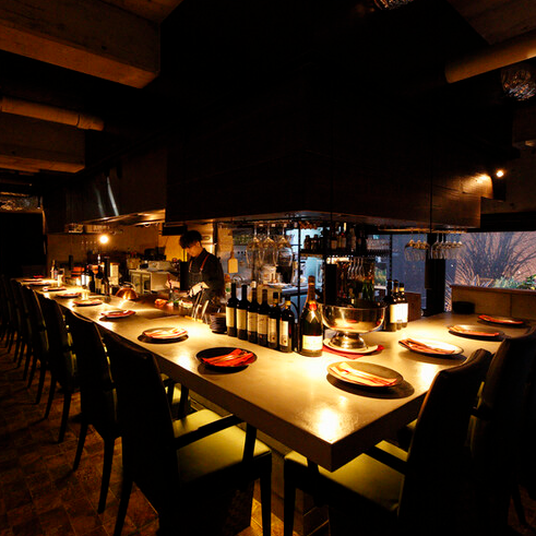 [Great location, just 3 minutes walk from Kichijoji Station] The stylish interior with indirect lighting has counters and tables that can be used for various occasions! If you come to Kichijoji, please stop by Teppan Mafia! With the concept of "The Last Supper," we offer dishes that remind you of "What would you like to eat if it were your last meal tomorrow?" using our proud meat and seafood.