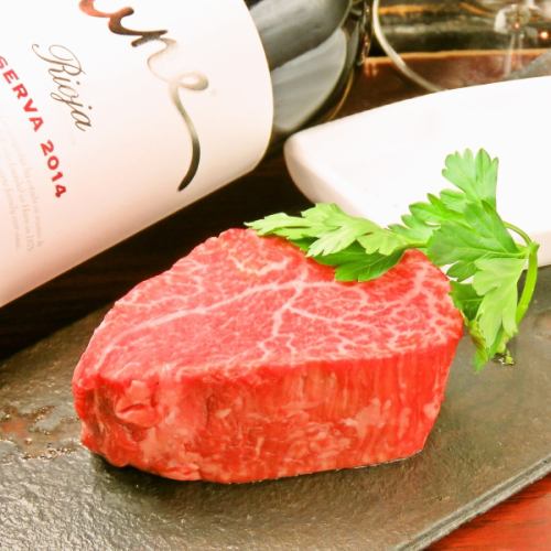 A5 rank Japanese black beef carefully selected fillet (100g), A5 phantom Hanamaki black beef sirloin from Iwate prefecture (100g)