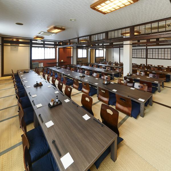 最大140名様までのフロア貸切。ご利用用途に合わせた各種個室をご用意。どこかホッとする個室から、お洒落で洗練された設えの空間など様々な印象の個室があります。最大140名様までの、湯田エリア最大級の貸切ご宴会もできるので会社の懇親会、決起パーティーなど大人数のご宴会に最適です。