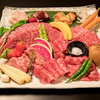 [13,200 yen including tax / A course that includes 12 dishes including black-haired Japanese beef "female cow" tongue, grilled shabu-shabu, and a selection of carefully selected grilled dishes]