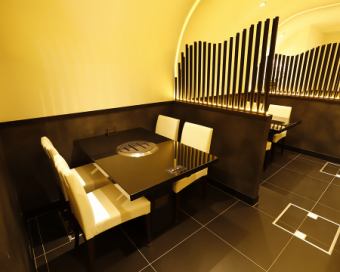 Table seats with a calm atmosphere.All tables can be partitioned and roll curtains can be partitioned, so you can enjoy a relaxing time without worrying about other customers.Please use it for various occasions such as entertainment, dates, anniversaries, and girls-only gatherings.