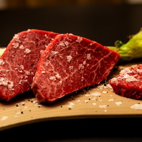 [Red meat from Japanese black beef cows]