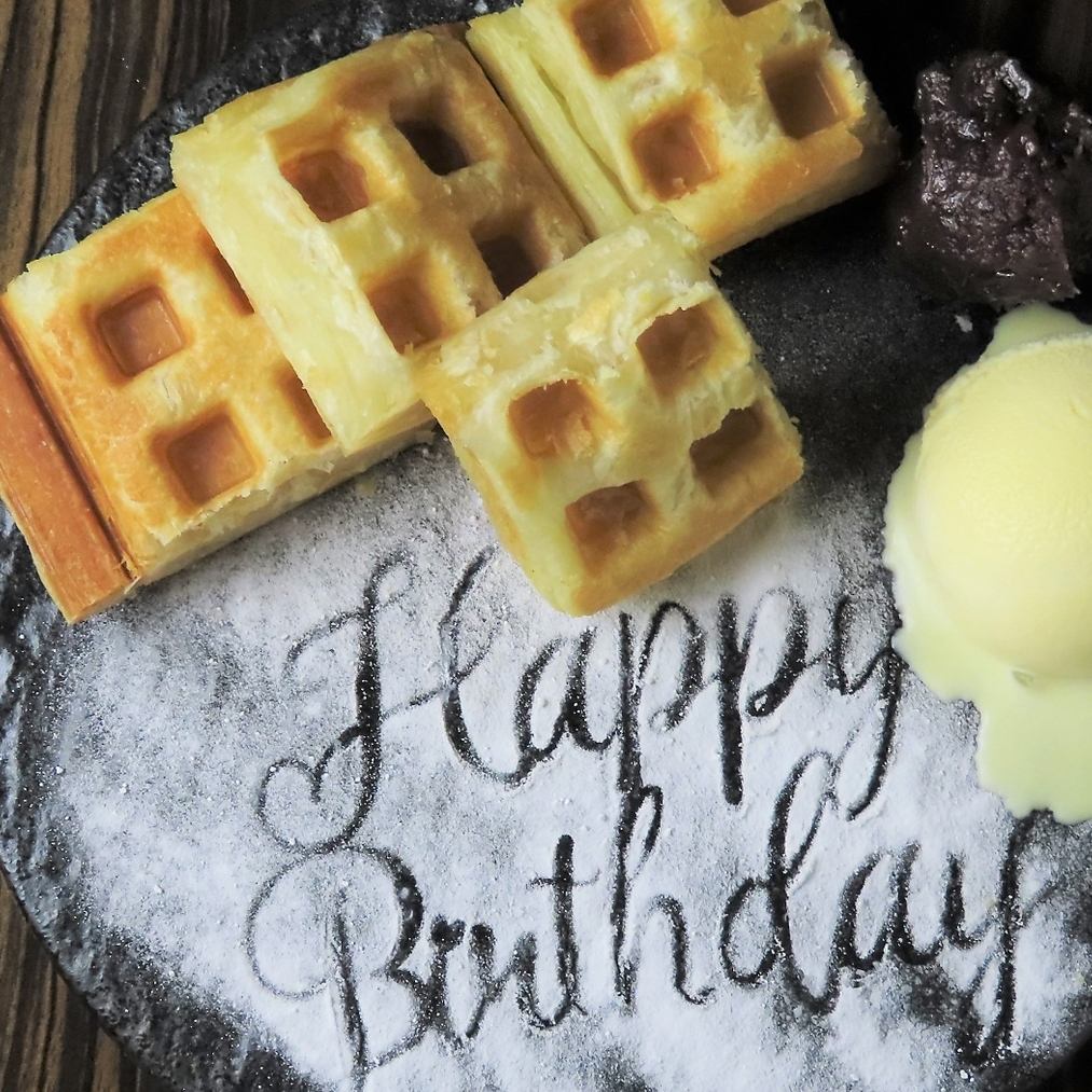 事前予約でサプライズ飾りつけ！ホールケーキもご用意可能！