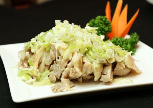 Steamed chicken with onion sauce
