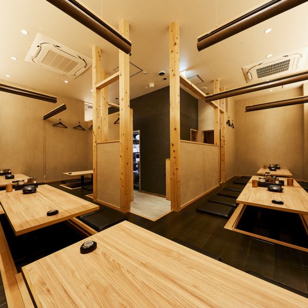 [Large group is also OK ♪ Horigotatsu tatami room] We have prepared a large number of calm spaces with wood grain that are recommended for welcome parties and farewell parties ♪ It can accommodate up to 33 people, so it is suitable for large parties. Perfect for company welcome and farewell parties, or for relaxing with your family.