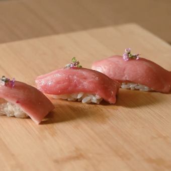 Bluefin tuna nigiri three pieces