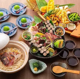 【仅限食物】人间拼盘套餐 ◆ 享用3种刺身、著名的鲷鱼饭等美食,仅需4000日元