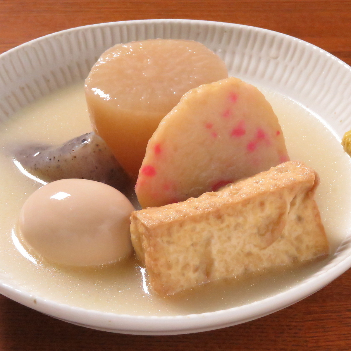 濃厚な鶏白湯出汁が染み渡る、進化系おでんと極上天ぷらを堪能。