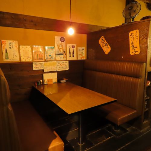 <p>落ち着いた雰囲気のテーブル席は、女子会や普段のお食事、飲み会に最適です。気取らずにお越しいただける温かみのある空間で、友人や家族とともに楽しい時間をお過ごしいただけます。居心地の良い空間で、ゆったりとお食事をお楽しみください。</p>
