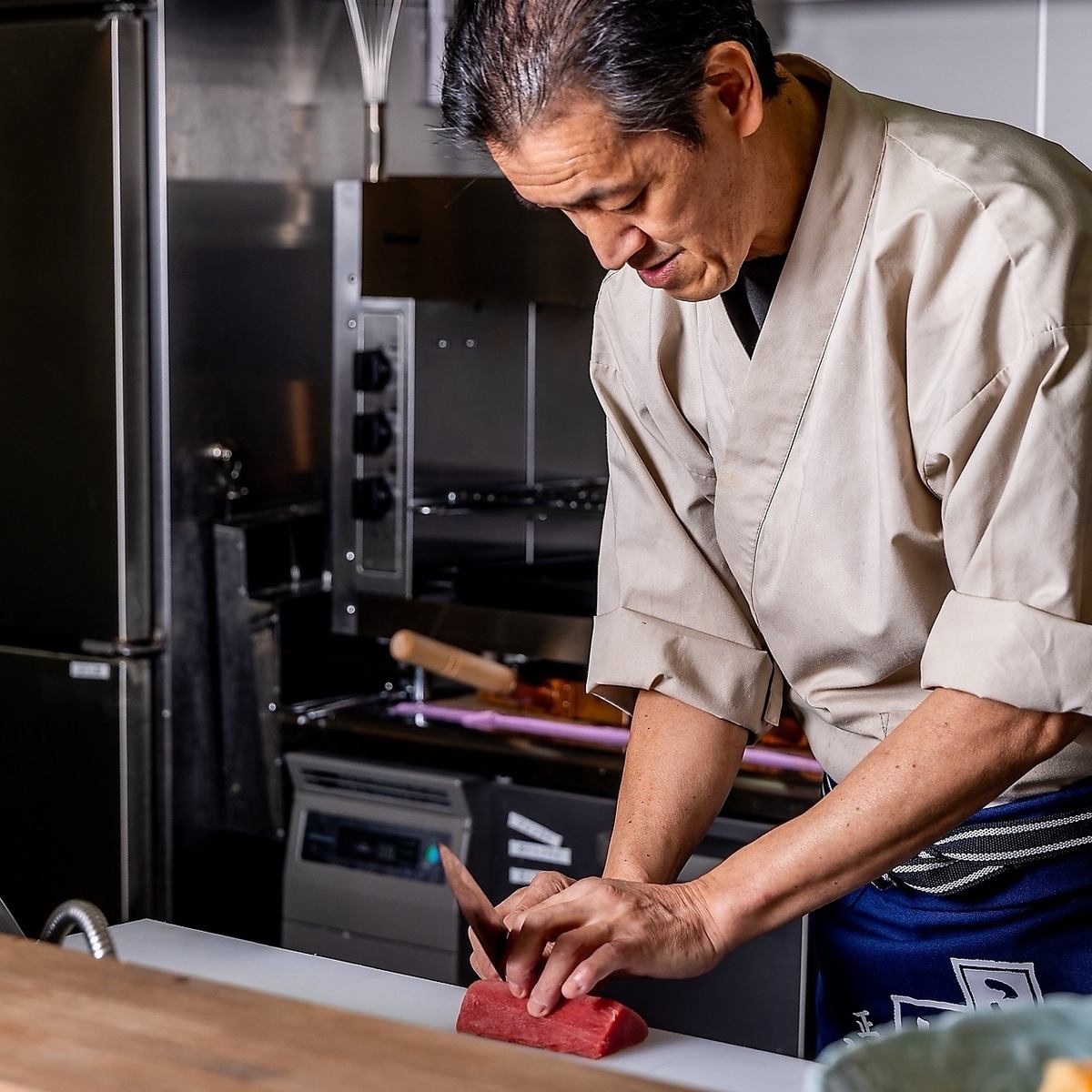 Please enjoy to your heart's content the dishes that our chefs have prepared with care.