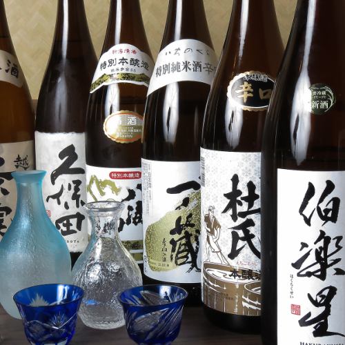 We offer more than 20 kinds of carefully selected sake and brand whiskey