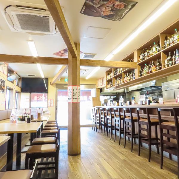 日本の伝統を感じる掘りごたつに、現代的な快適さをプラス。長時間の宴会やお食事でも疲れにくく、自然と会話が弾む穏やかな雰囲気が広がります。