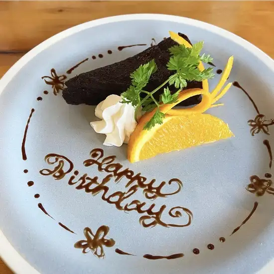お誕生日・お祝いにデザートプレートご用意します♪クーポンも！