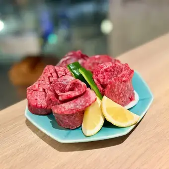 ふつうのお祝いに飽きちゃったアナタに・・・お誕生日・記念日など【特選和牛の肉ケーキ】2名様～