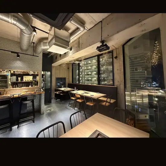 餐厅内部装潢如此精美，你可能会想：“这真的是一家日式烤肉餐厅吗？”