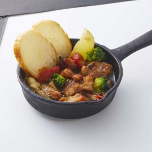 2. Please choose one item from fried food, a la carte or pizza.