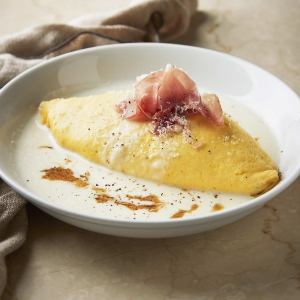 [Ketchup rice] Prosciutto cheese cream omelet rice