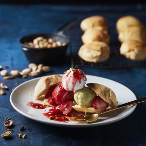Scones Strawberry Pistachio