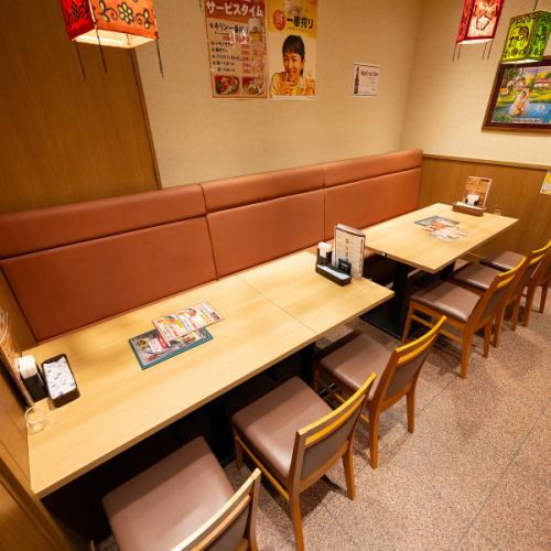 You can choose your seating anywhere in the store! (※Depending on the seat).The tables can be joined together to accommodate up to 12 people!