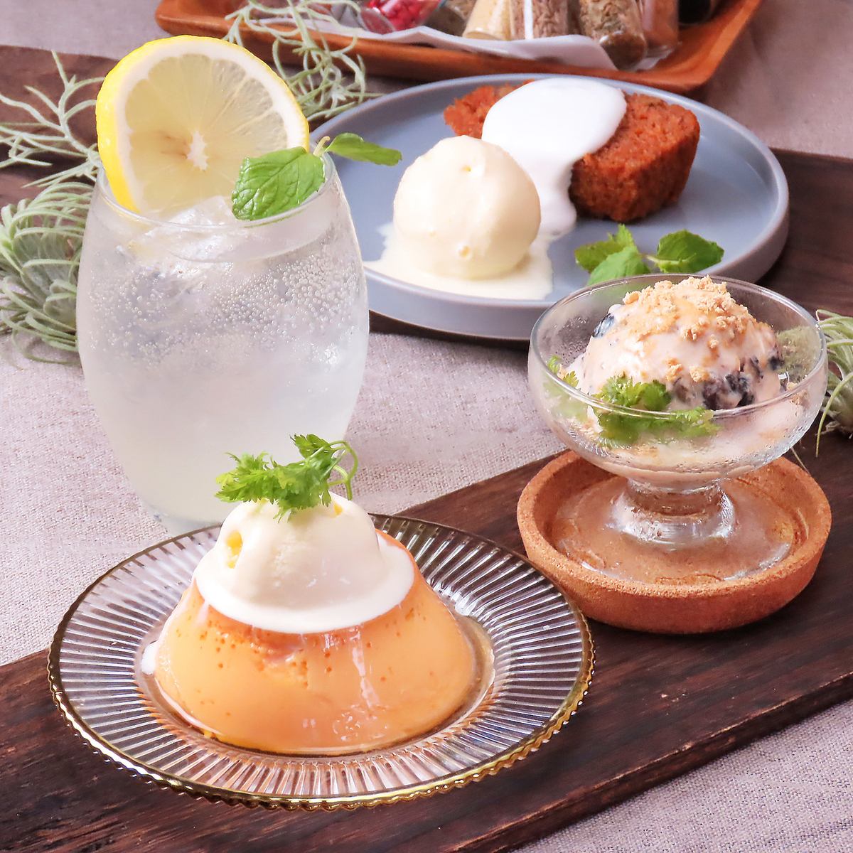 当店イチオシのカレーやスイーツをぜひお召し上がりください！
