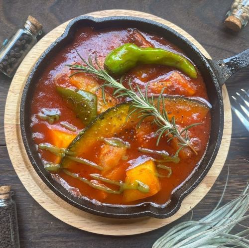 【農園野菜とスパイスメニュー】提携農家から直接仕入れた新鮮で安全な素材を使用しております♪