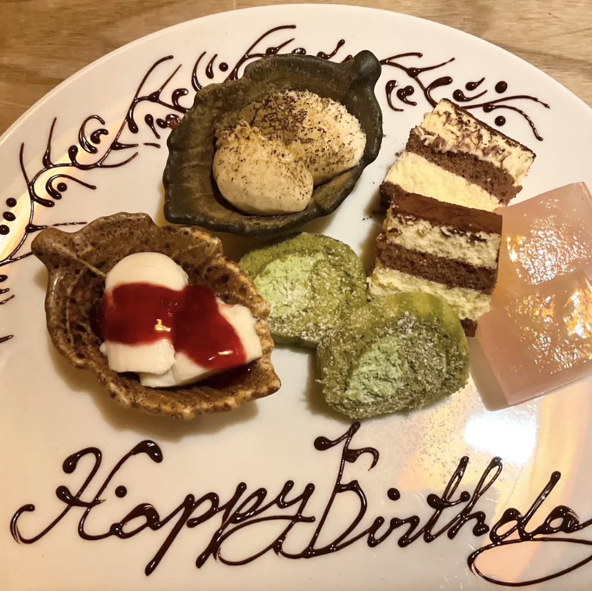 There is a free birthday plate coupon!