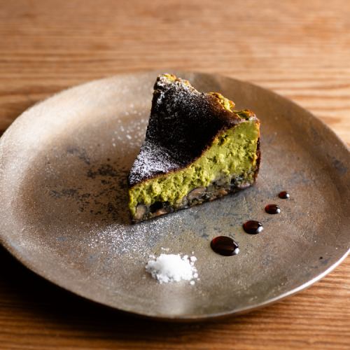 抹茶と黒豆のバスクチーズケーキ