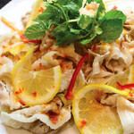 ムーマナーオ(豚肉レモンソースかけ)