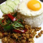 カオガパオ(鶏肉のバジルご飯)