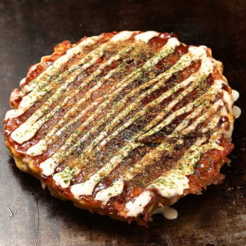 Enjoy a wide variety of okonomiyaki at reasonable prices!
