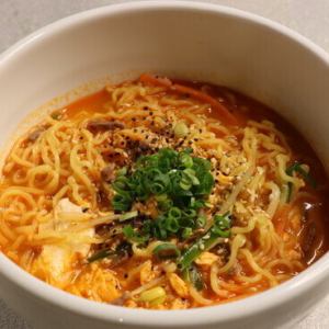 特製ユッケジャン麺/丸富牛特製ビビン麺 各