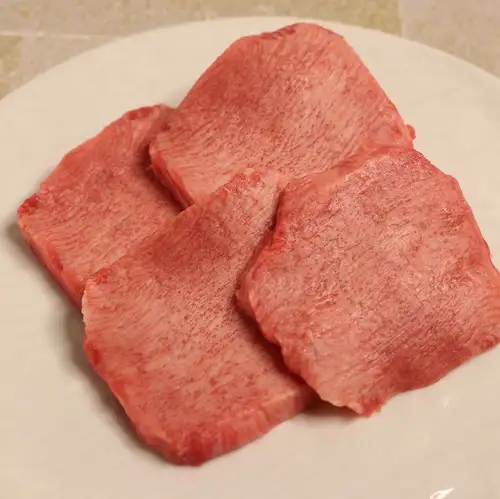 Gen的特色：肥厚的大舌头