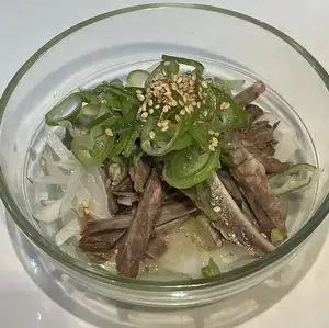 タン先細切りとオニオンスライス