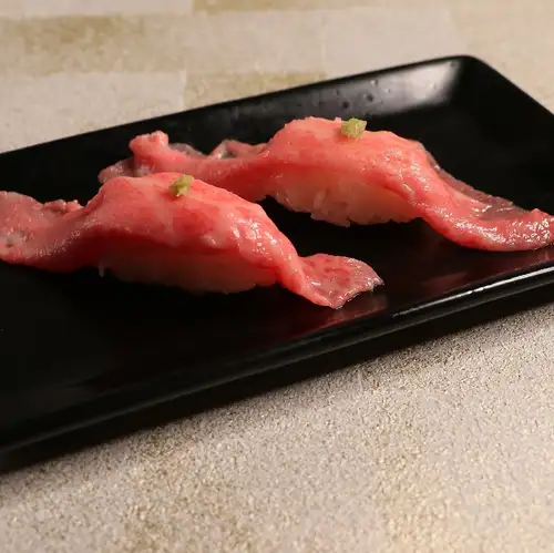 丸富牛肉 大理石纹牛肉握寿司（2块）