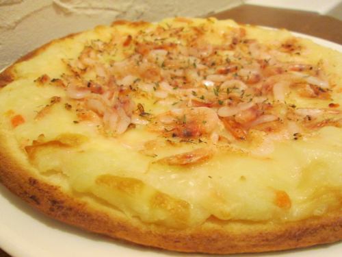 Sakura shrimp and Tokachi potato pizza