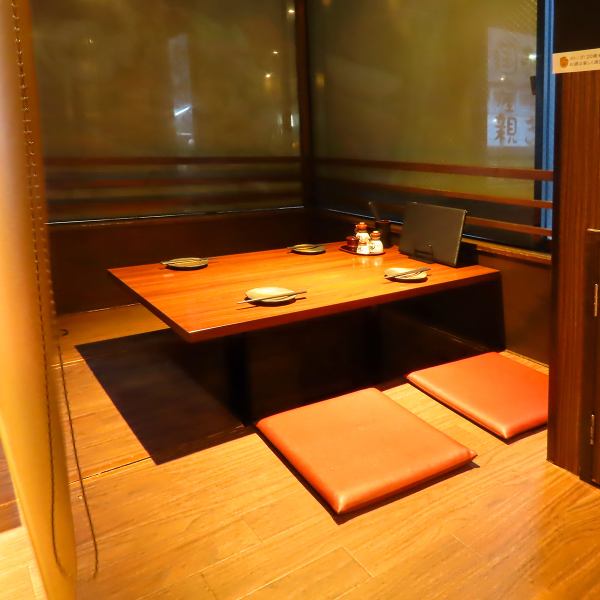 [Can be reserved for up to 52 people◎] We can accommodate small to large parties, so please feel free to contact us ♪ You can also make it a semi-private room by lowering the curtains! You don't have to worry about being seen. You can enjoy your meal leisurely.We are taking all possible measures to prevent infectious diseases, so please enjoy our delicious food and drinks with peace of mind!