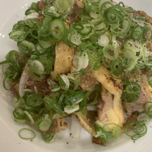 香煎鸡腿,裹上葱花