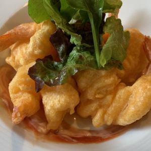 多汁蝦子配蛋黃醬