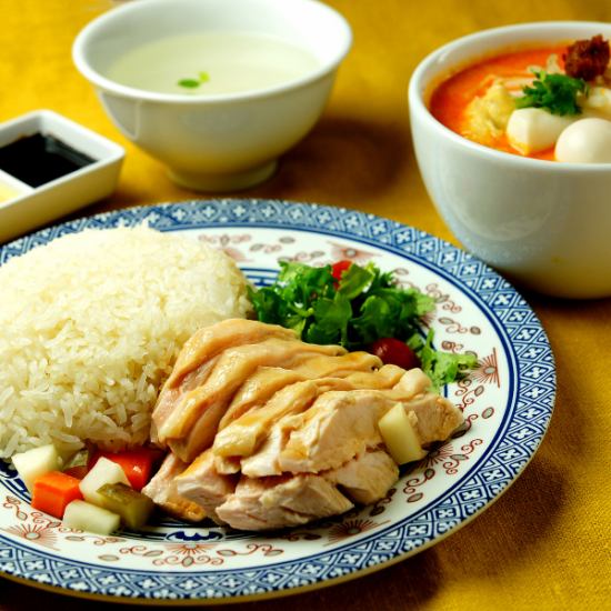 新加坡菜肴，如海南鸡饭（鸡饭）和laxa和亚洲美食！