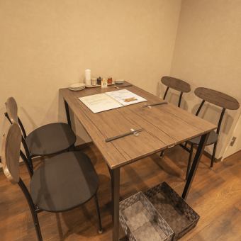 4名掛け2卓