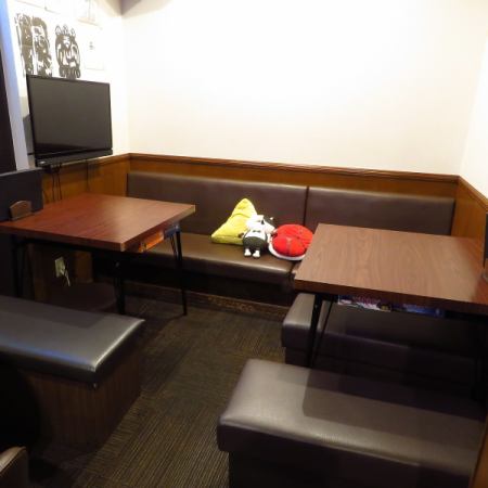 Depending on the number of customers, the tables can be connected together!!Up to 12 people can be seated!!