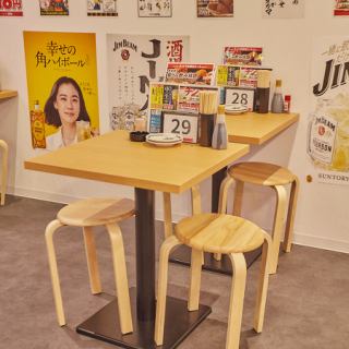 【サク飲みに】少人数で和気あいあいとお料理とお酒を楽しめるテーブル席！岡山駅5分と駅近なのでフラッと気軽にお立ち寄りください♪