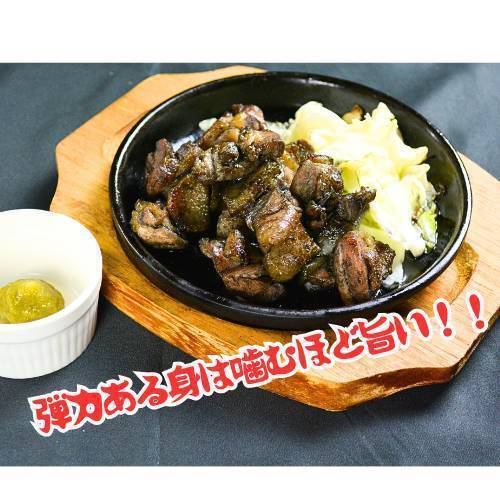 친 닭 검은 숯 구이