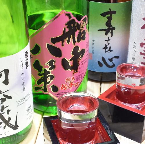 本店备有多种精心挑选的酒类。
