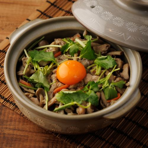 地鶏の炊き込み土鍋ご飯