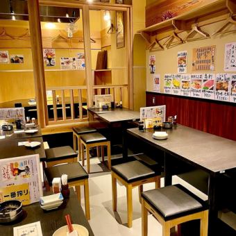 With comfortable table seats, it can be used for a wide range of needs such as company banquets, various gatherings, drinking parties, etc. *During lunch time, smoking will be separated.