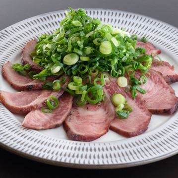 We offer beef tongue unique to Hakata!