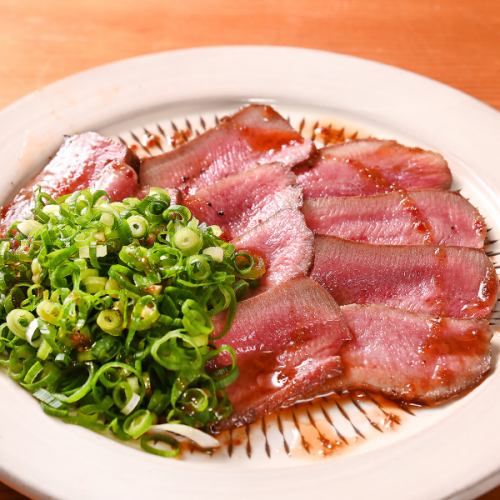 ≪Our Specialty≫ Goes well with alcohol♪ Seared Beef Tongue Covered with Green Onions